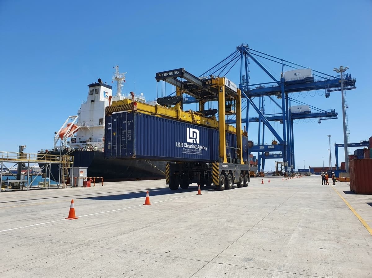 Port Straddle Carrier moving L&R branded container at Walvis Bay